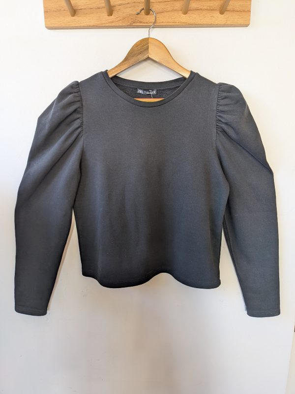 SWEATER NEGRO HOMBROS ZARA S